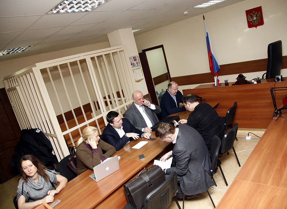 Экс-министр Сердюков снова не пришел на засдание суда по делу "Минобороны"