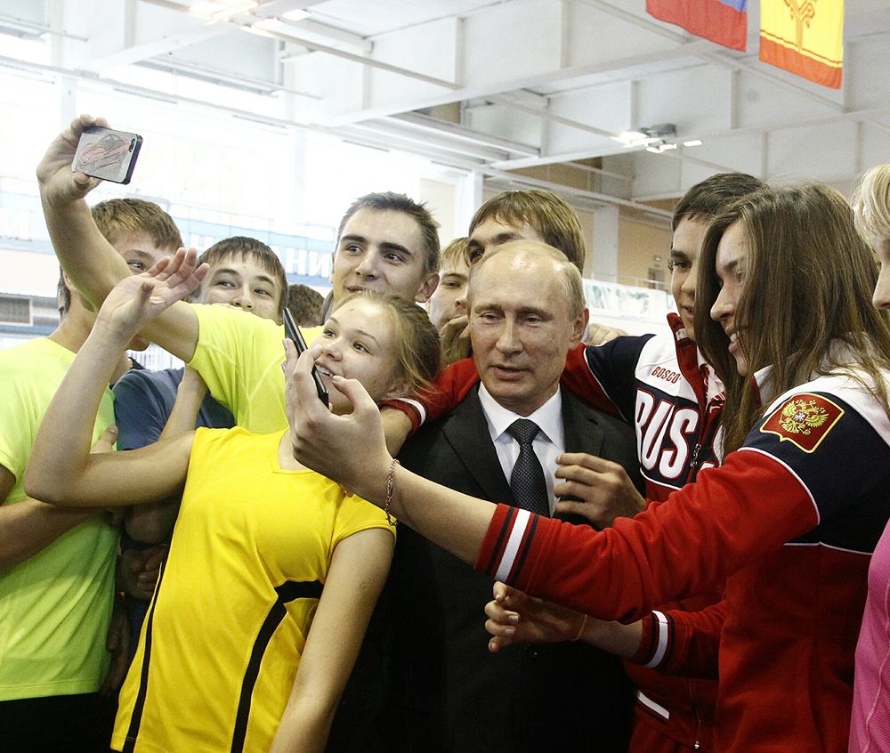 В Чебоксарах Путин отметился на селфи с подростками