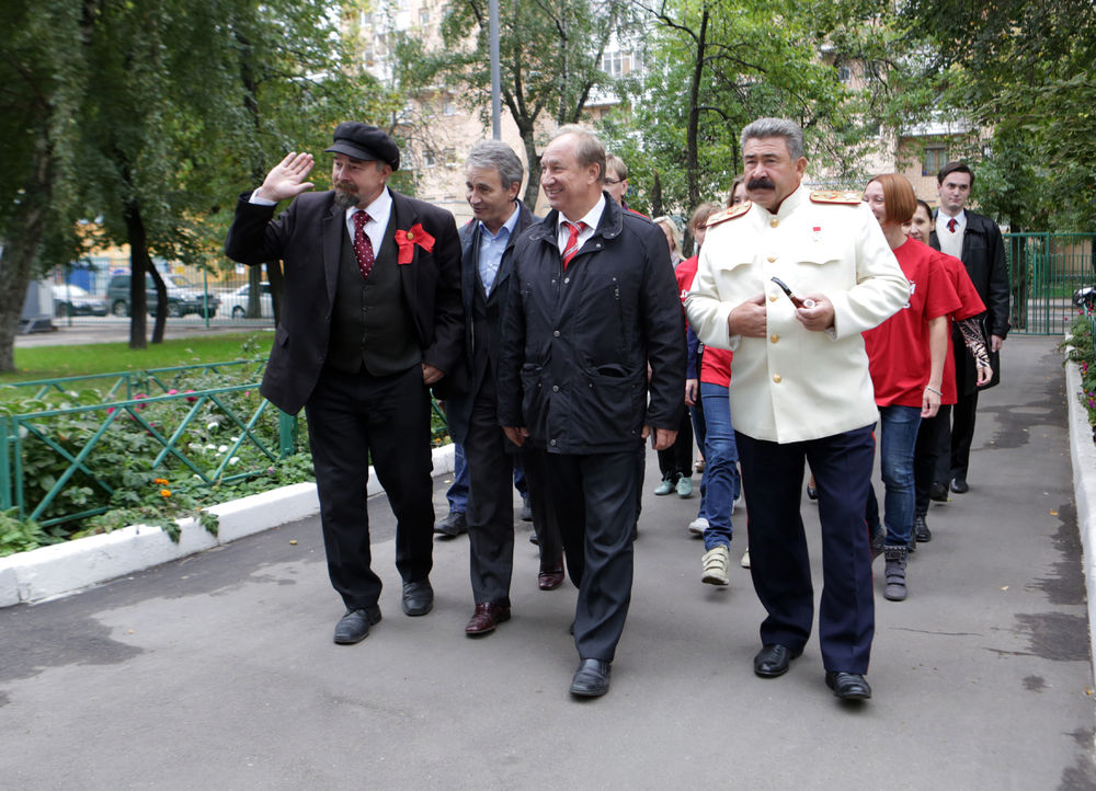 Ленин и Сталин на избирательном участке 