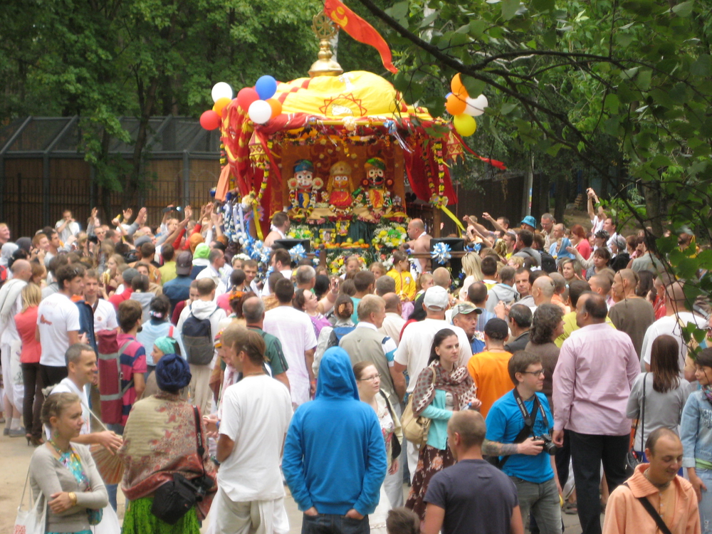 В Нижнем Новгороде в Сормовском парке состоялся фестиваль индийской культуры «Ратха-Ятра»