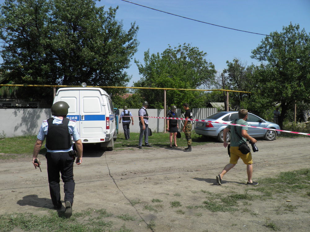В российском Донецке украинский фугас попал в жилой дом