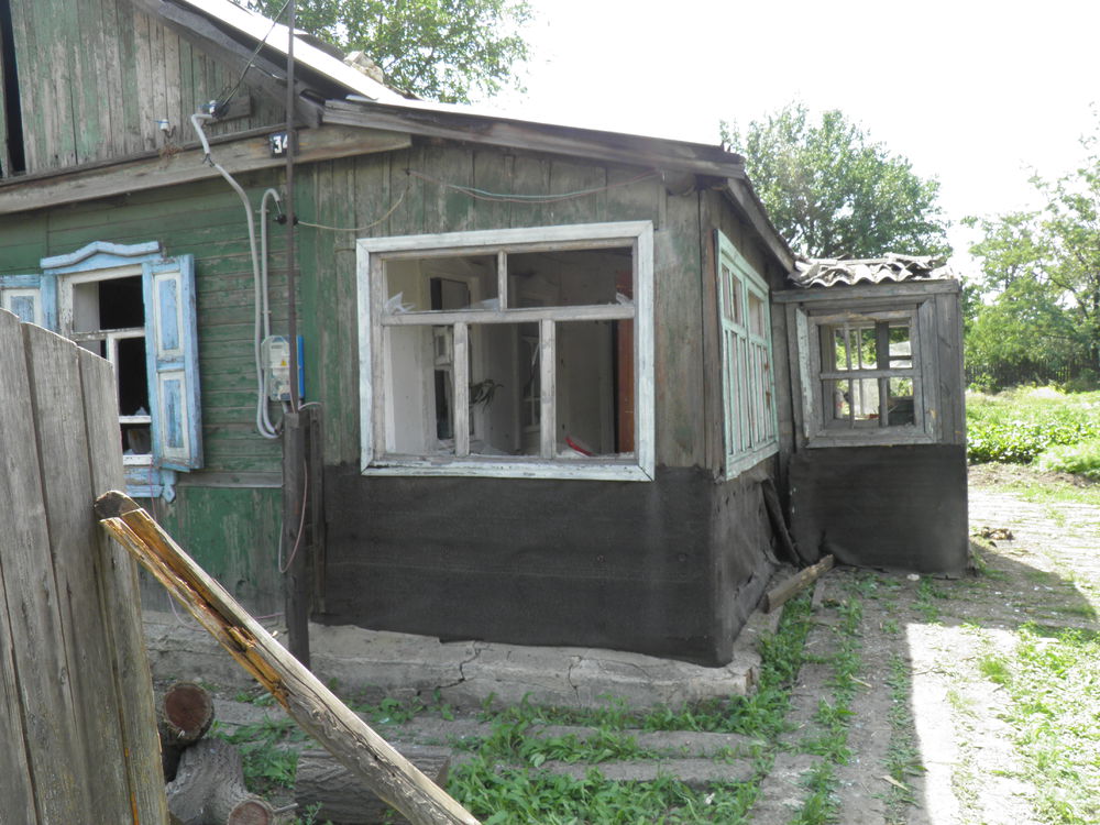 В российском Донецке украинский фугас попал в жилой дом
