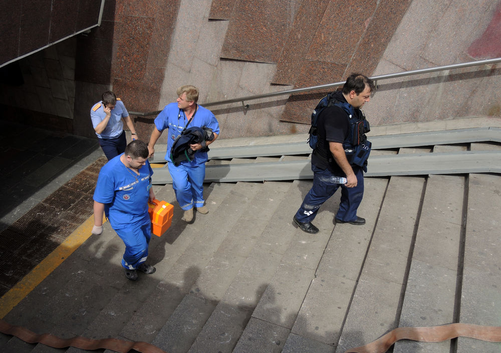 ЧП в московском метро: кадры с места трагедии